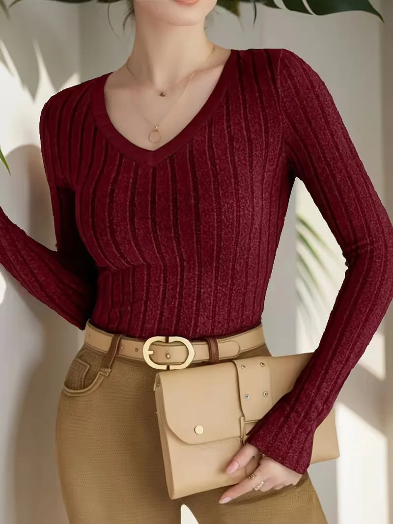 Long-sleeve with V-neck and ribbed texture