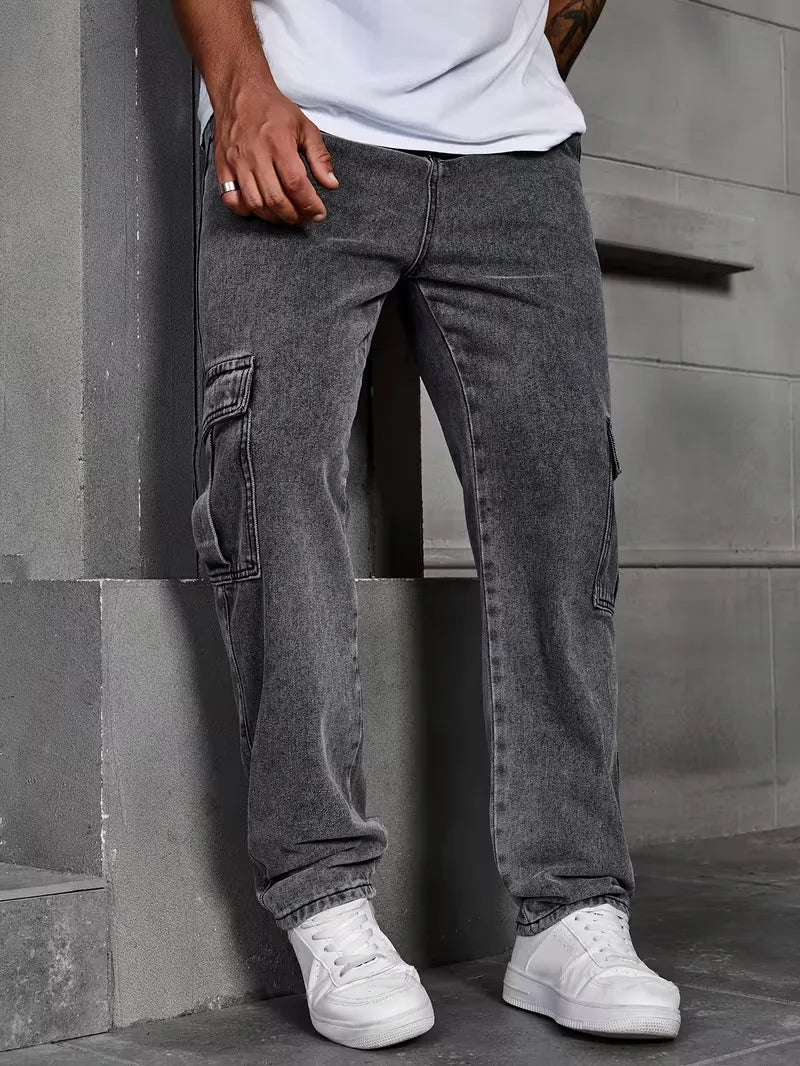 Loose fit trousers for men with cargo pockets