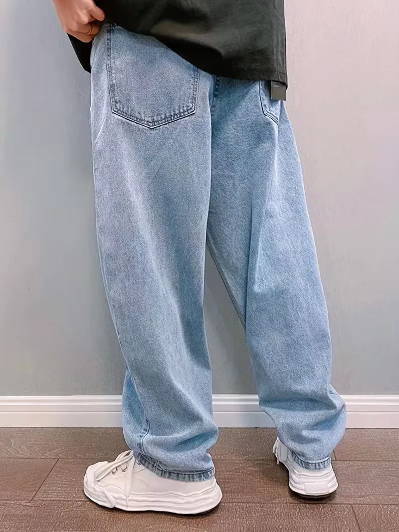 Loose fit jeans with mid-rise