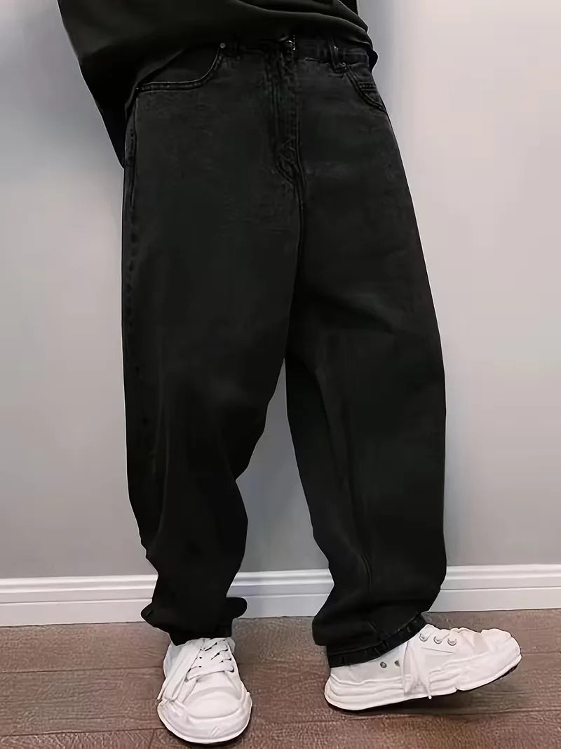 Loose fit jeans with mid-rise