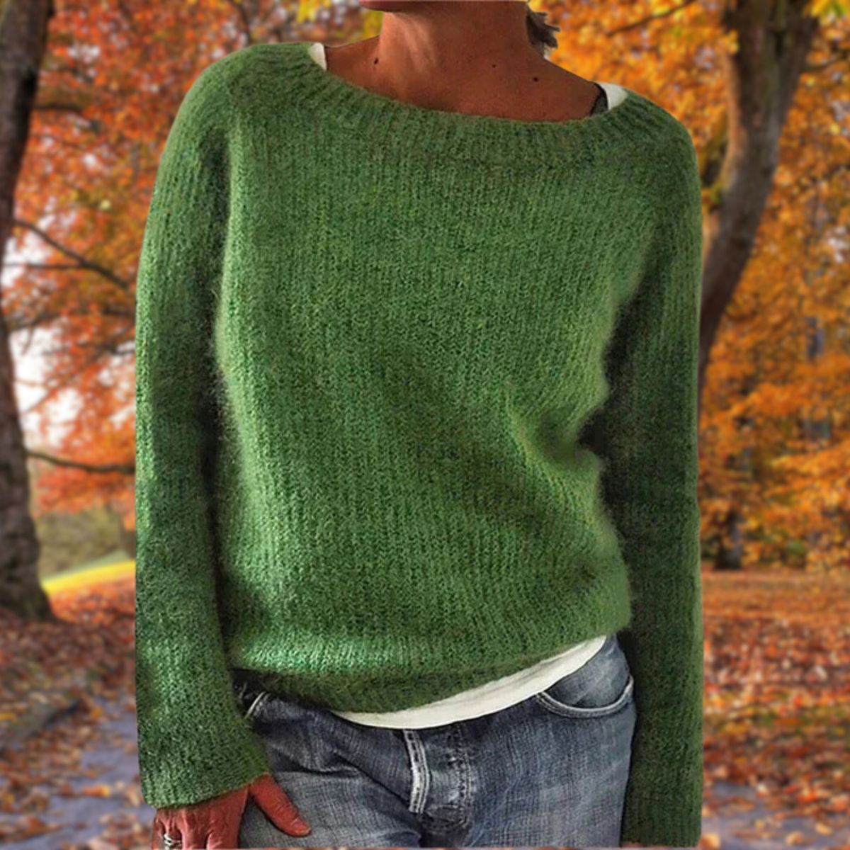 Loose fit jumper with round neck and long sleeves