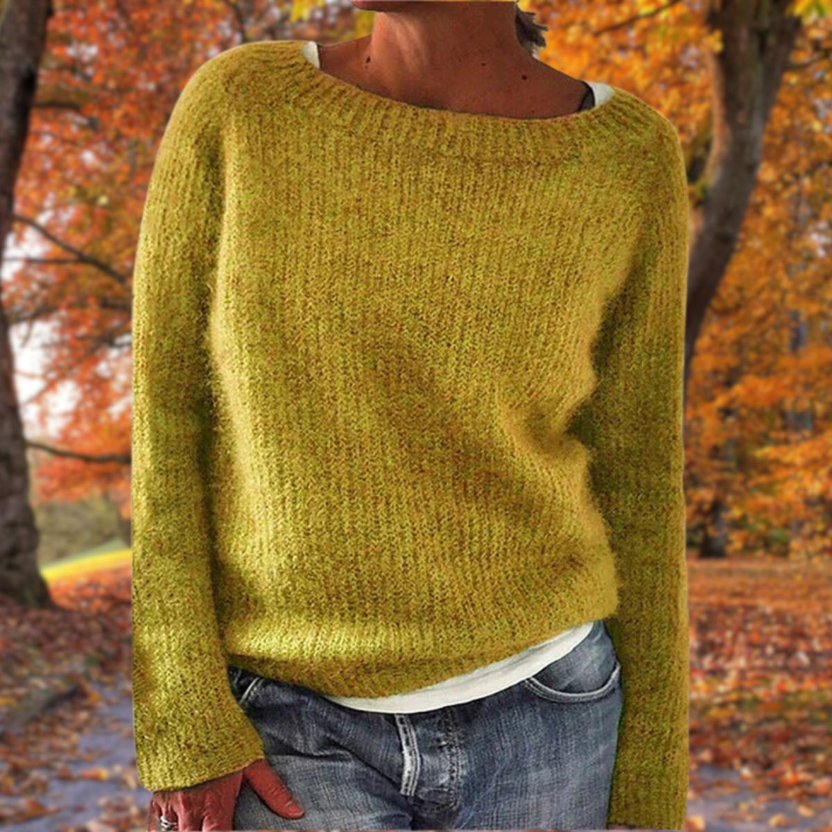 Loose fit jumper with round neck and long sleeves