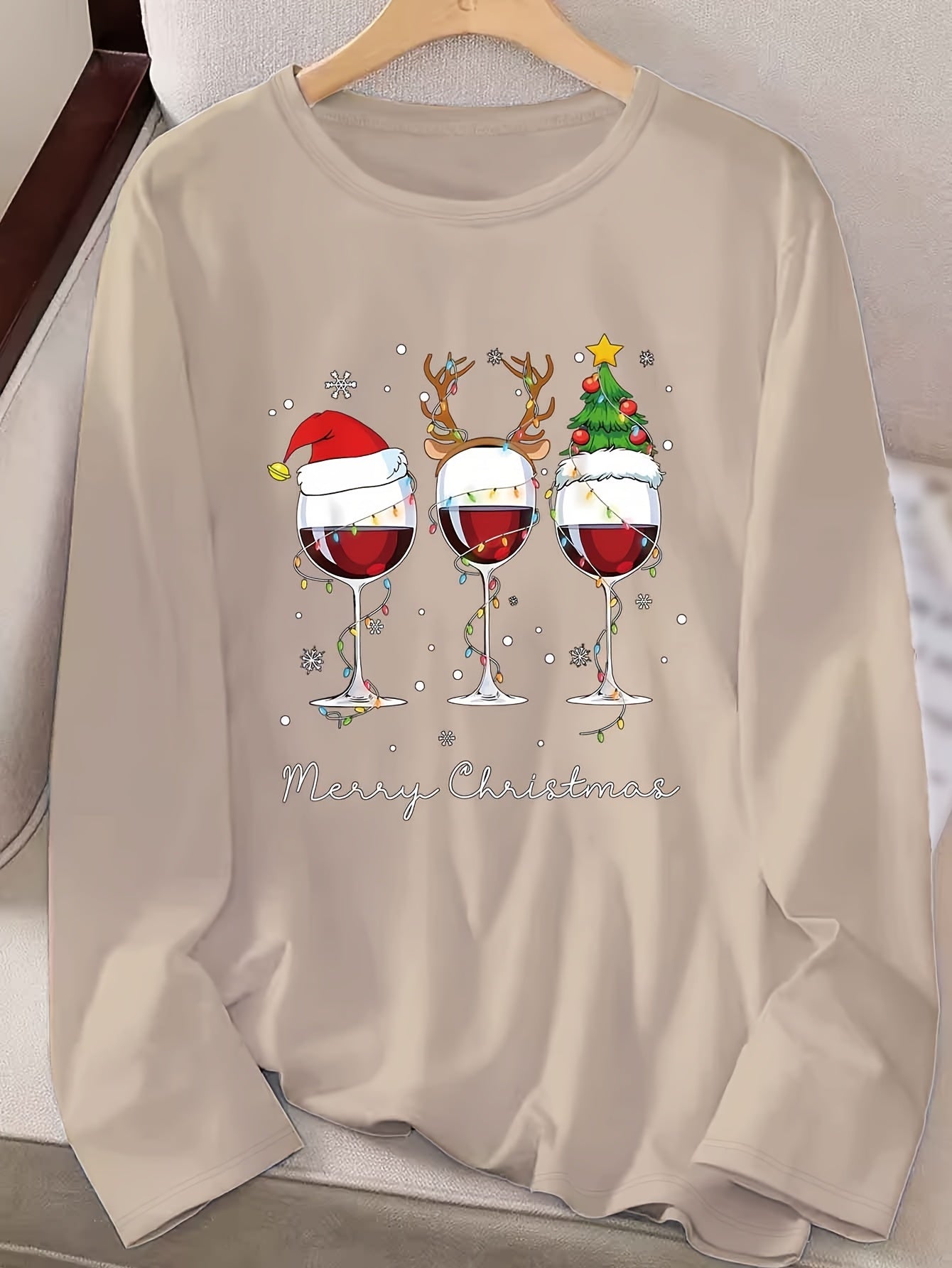 Lotte | Festive T-shirt with Christmas Print and Long Sleeves