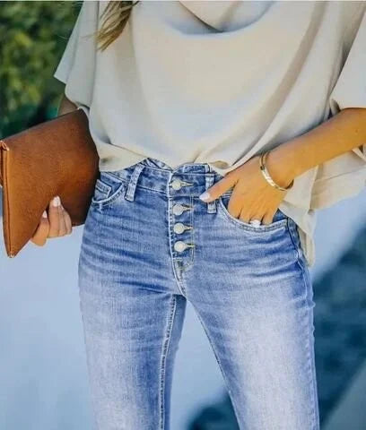 Lotte | High-Waisted Jeans in Style