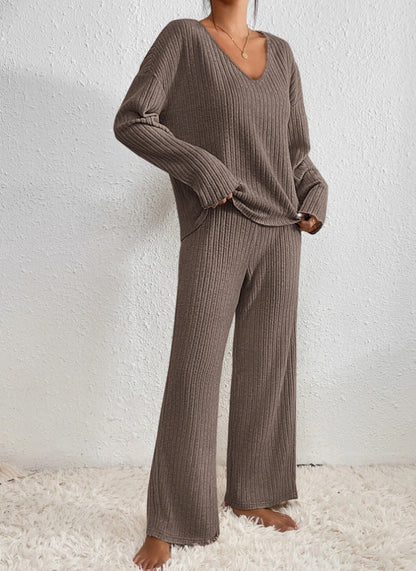 Loungewear Set with V-Neck and Relaxed Fit