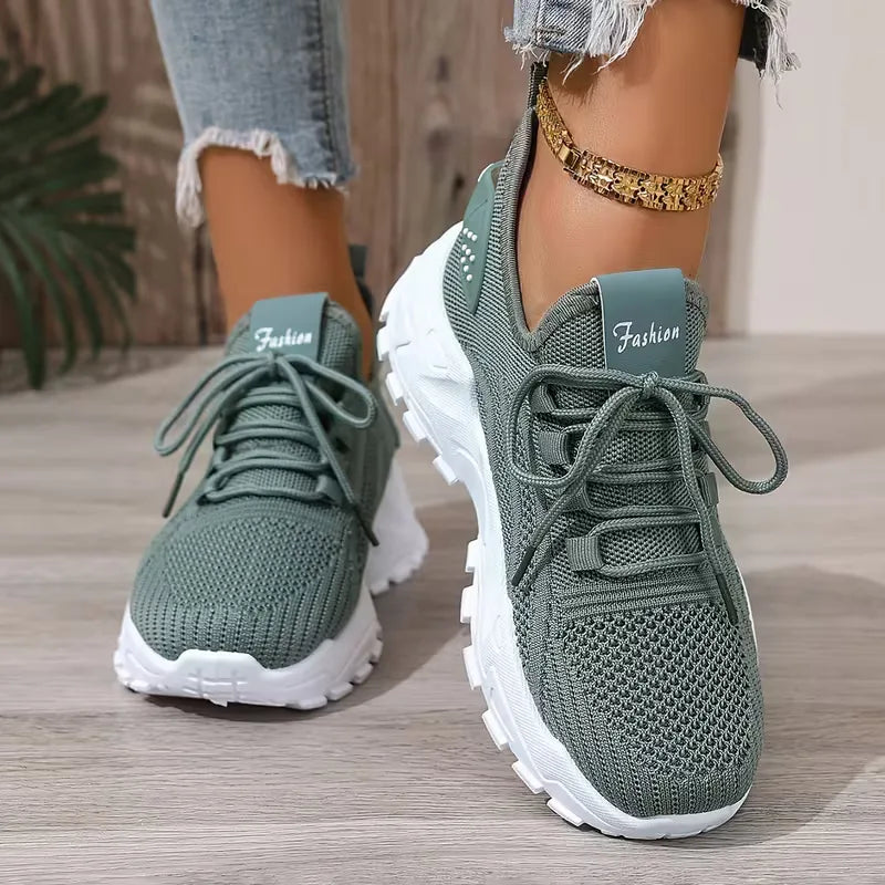 Low sneaker with mesh upper