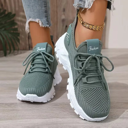 Low sneaker with mesh upper