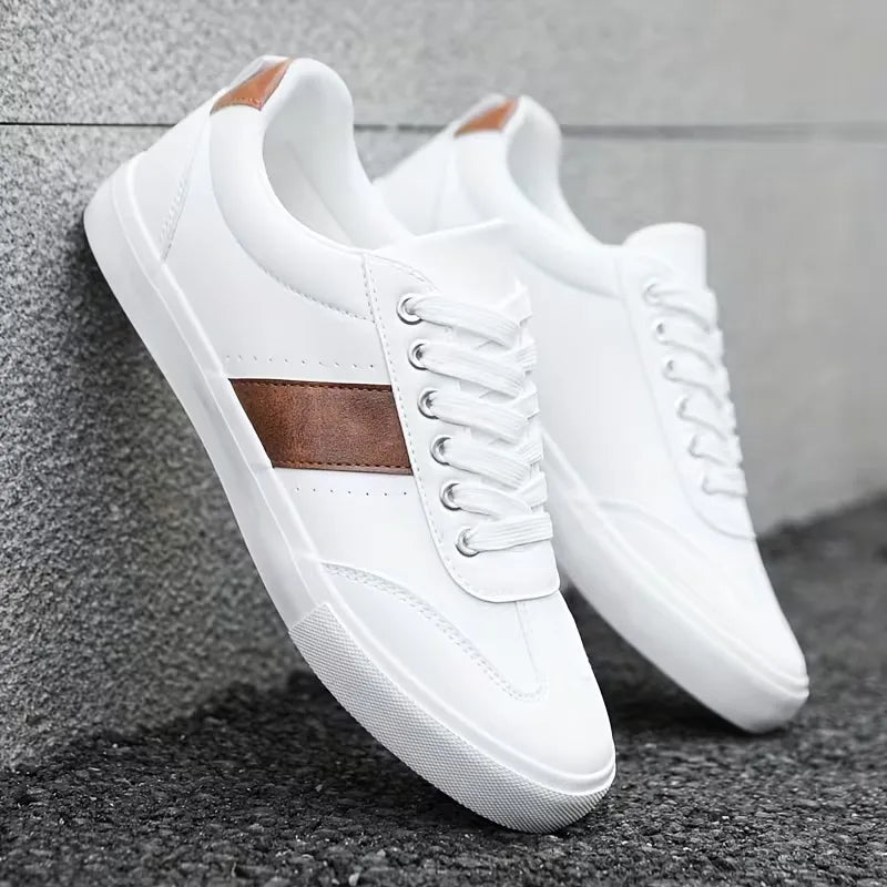 Low sneakers with lace-up fastening and suede accent