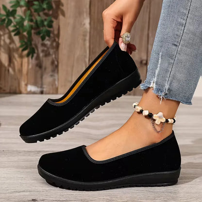 Low sneakers with slip-on style