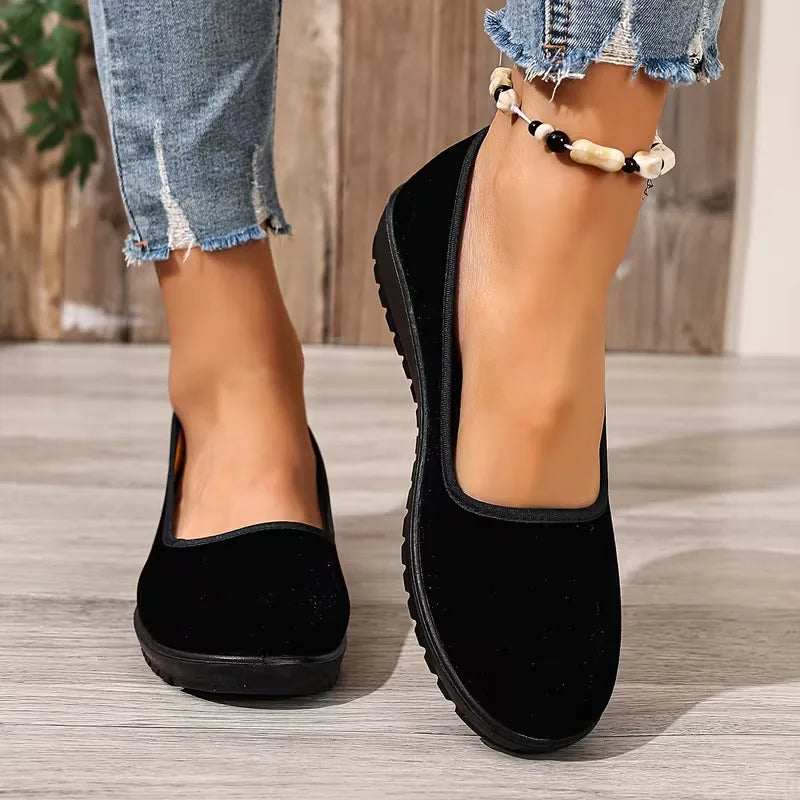 Low sneakers with slip-on style