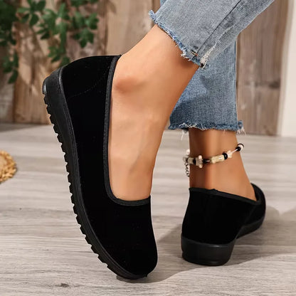 Low sneakers with slip-on style