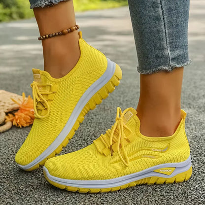 Low-top sneaker with breathable mesh