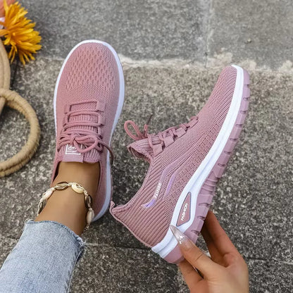 Low-top sneaker with breathable mesh