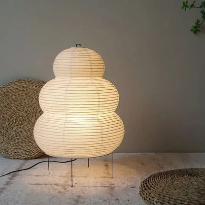 Lampada da tavolo con paralume in carta di riso e design di ispirazione giapponese
