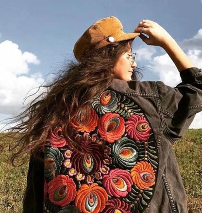 Casaco de ganga elegante para mulher — com estampado floral