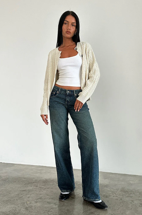 Low Rise Straight-Leg Women's Jeans with Vintage Wash