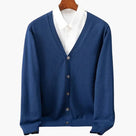 Cardigan à col en V et fermeture boutonnée pour homme – une pièce classique en maille