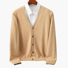 Cardigan à col en V et fermeture boutonnée pour homme – une pièce classique en maille