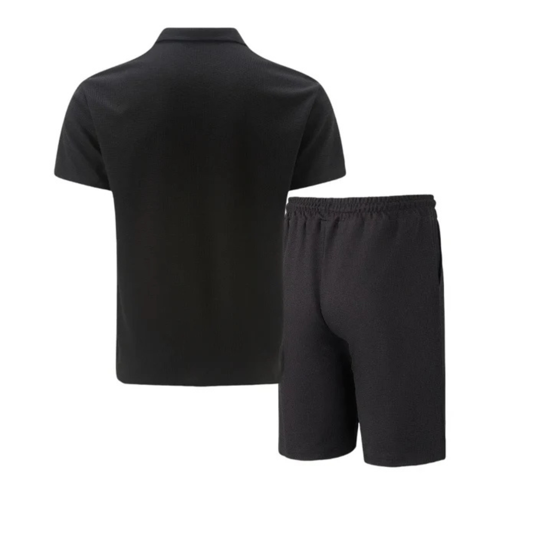 Completo estivo da uomo con polo con colletto e cerniera e comodi pantaloncini