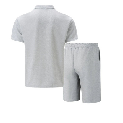Completo estivo da uomo con polo con colletto e cerniera e comodi pantaloncini