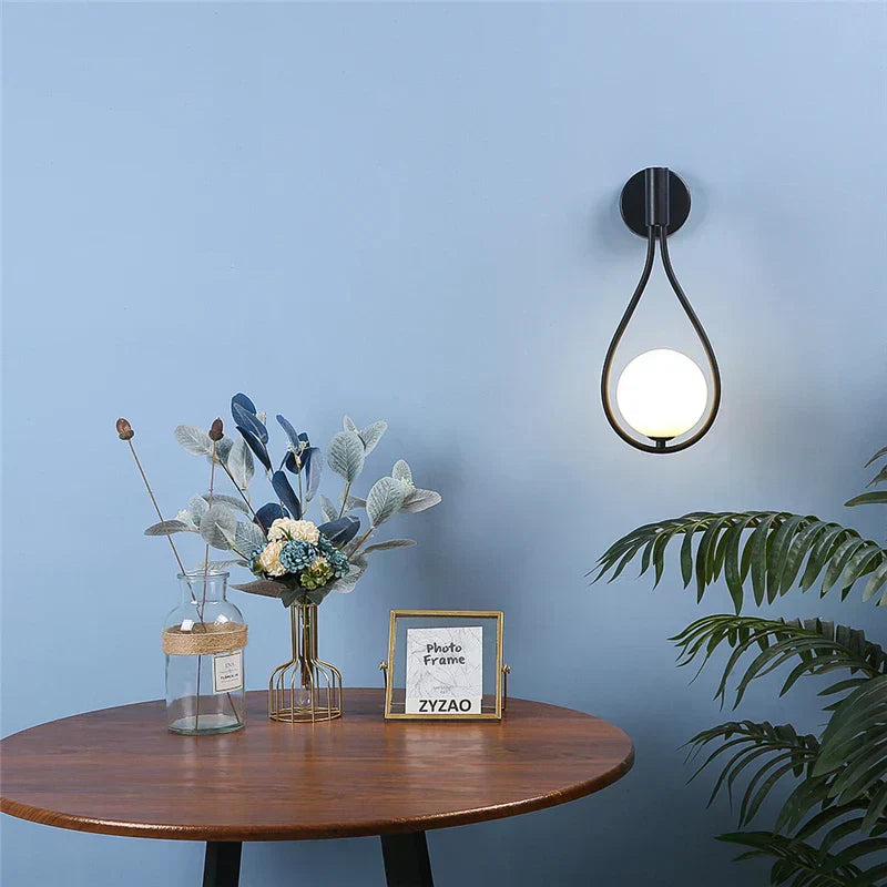Moderne led-wandlamp van glas en metaal