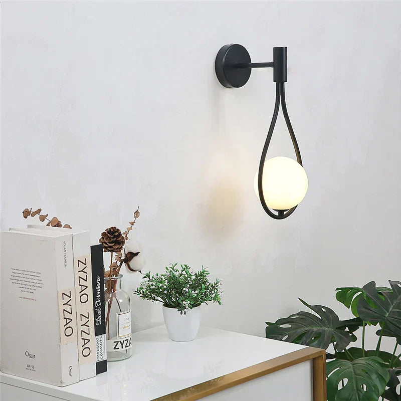 Moderne led-wandlamp van glas en metaal