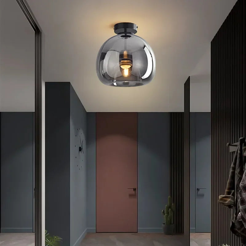 Kompakte Glas-Deckenleuchte für moderne Eleganz