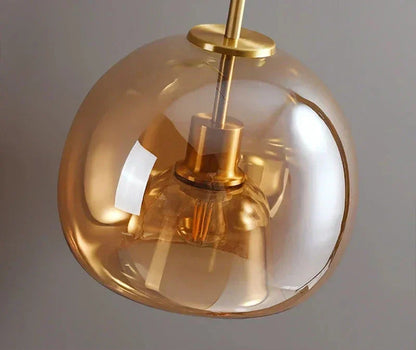 Kompakte Glas-Deckenleuchte für moderne Eleganz