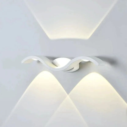 Illuminaire - Modern Wall Lamp
