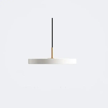 Lampada a sospensione scandinava con luce calda e design minimalista