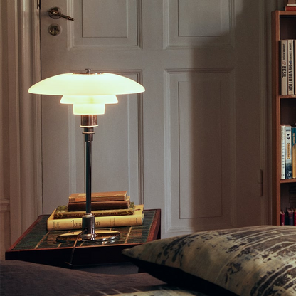 Design Table Lamp with Glass Shade – Atmospheric Light and Minimalist Elegance