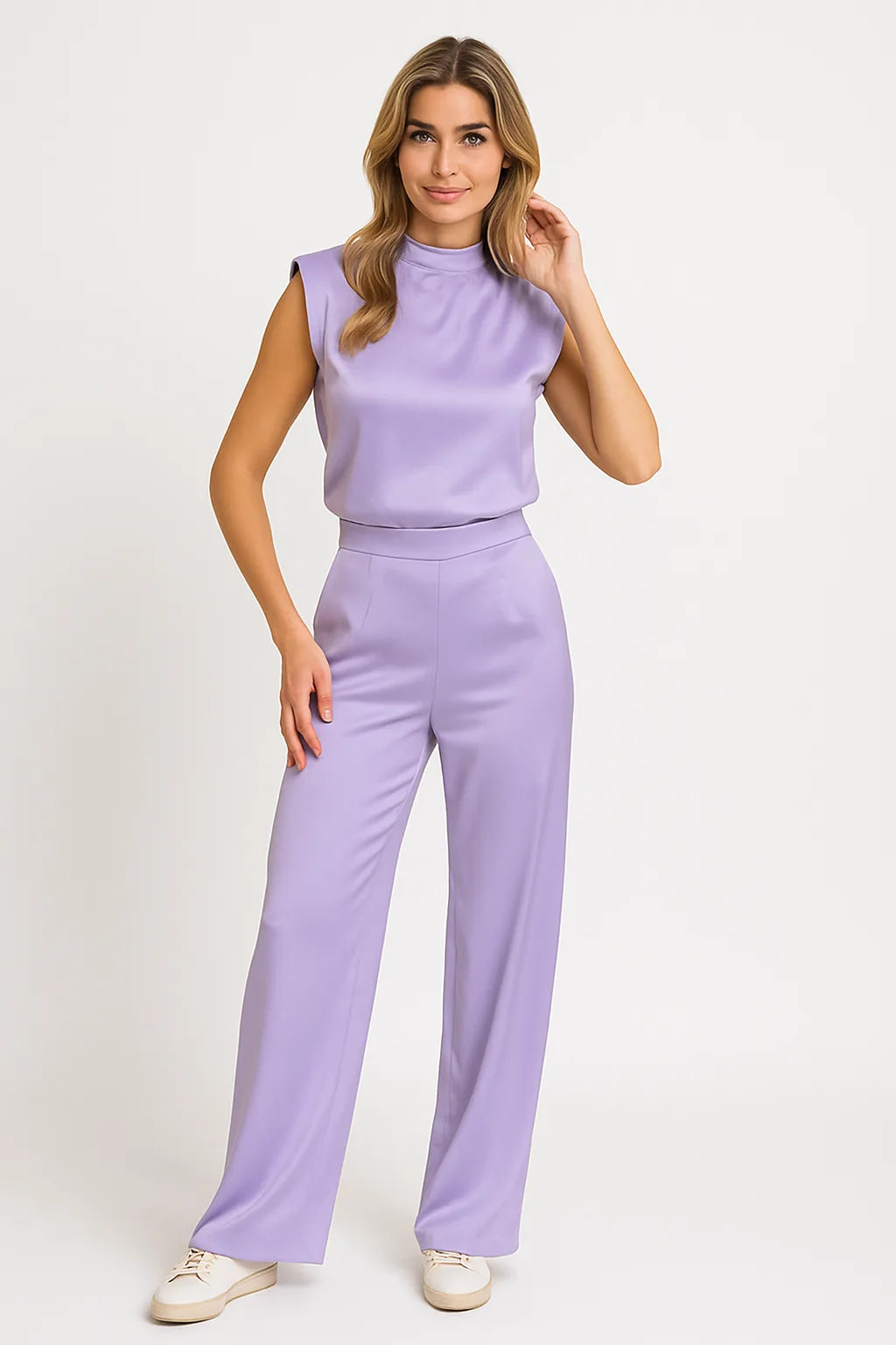 Combinaison sans manches avec un aspect satin luxueux et des jambes larges