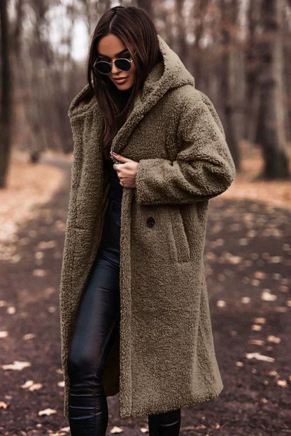 Tina – dlouhý oversized kabát z teddy materiálu s kapucí pro ženy