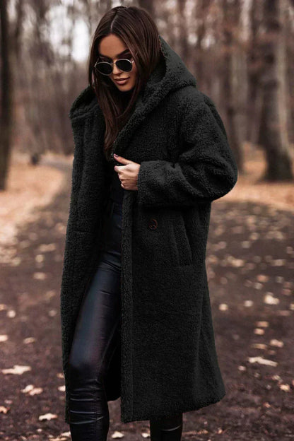 Tina – dlouhý oversized kabát z teddy materiálu s kapucí pro ženy