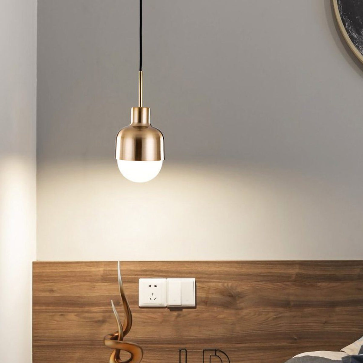Suspension Niku – Design luxueux en laiton et en verre