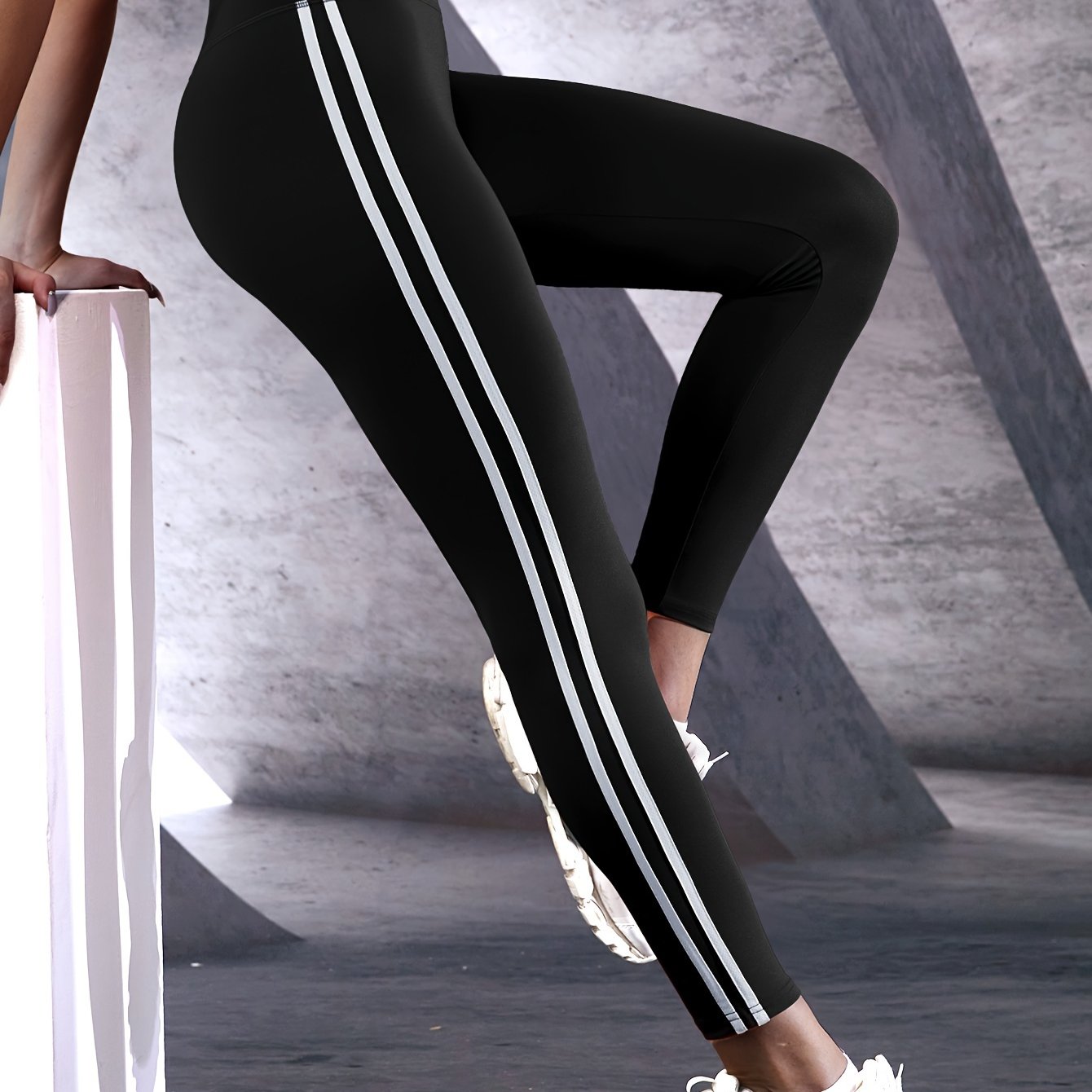 Nina | High-Waisted Yoga Leggings with Moisture-Wicking Material