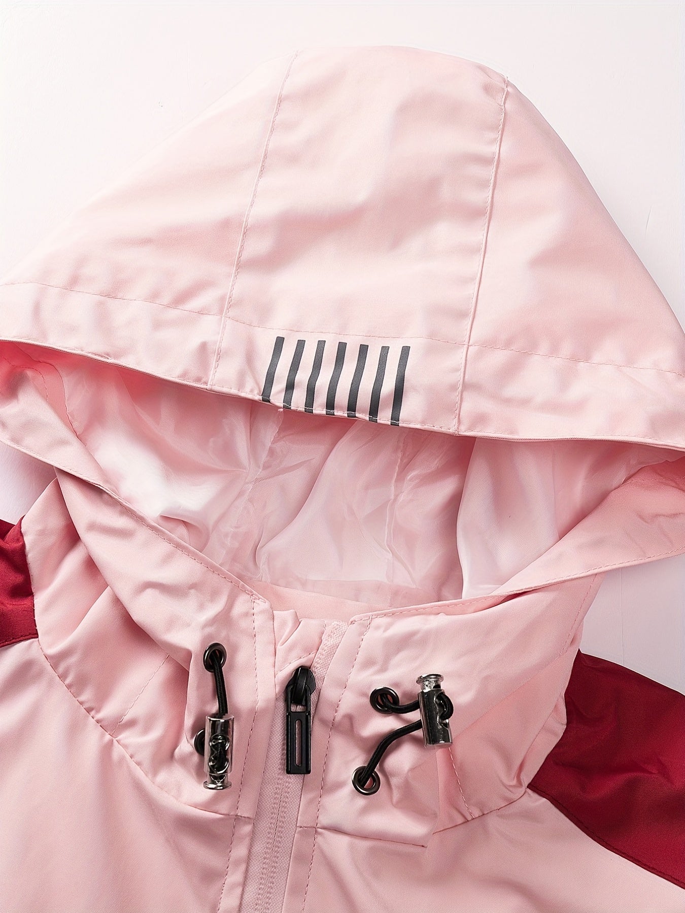 Nina | Sporty Women's Outdoor Jacket with Hood and Zip Pockets
