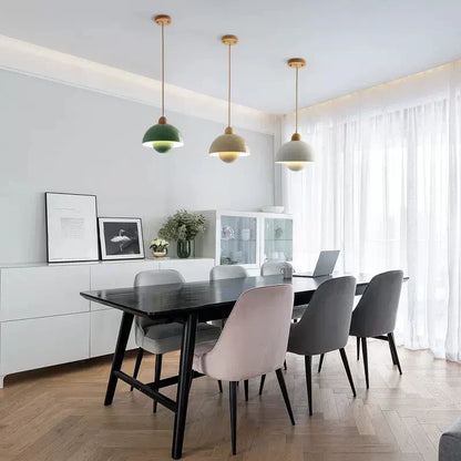 Dřevěná závěsná lampa HoutBries - teplo a styl pro váš domov