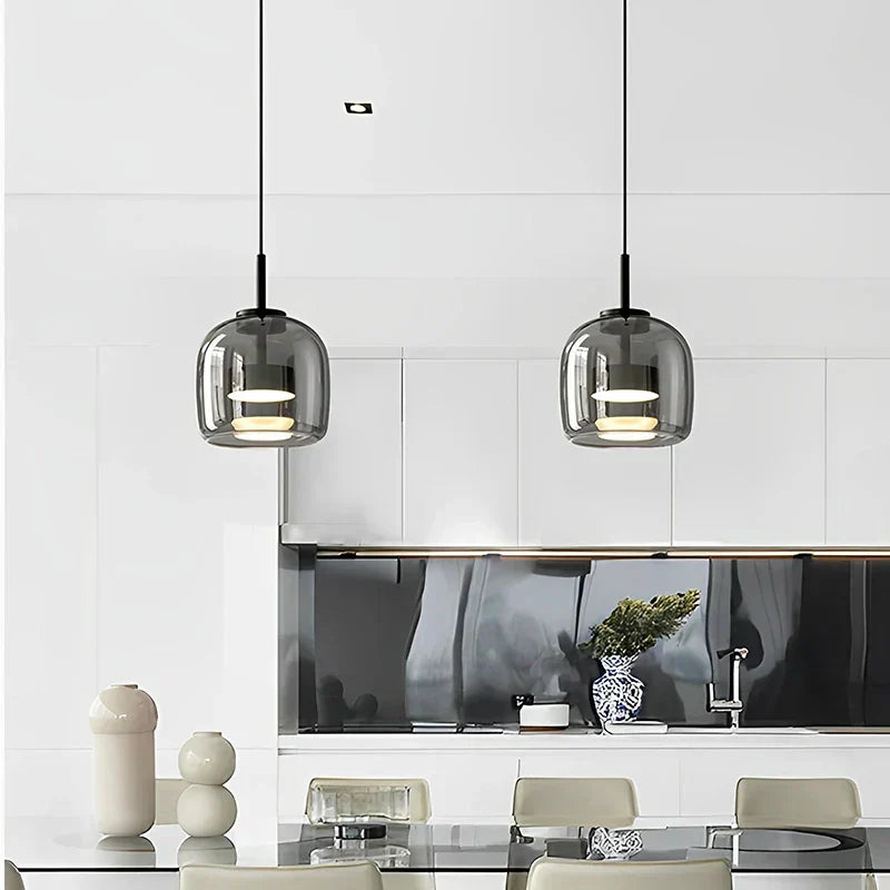 Minimalistisk pendellampe i glass - gjennomsiktig lys