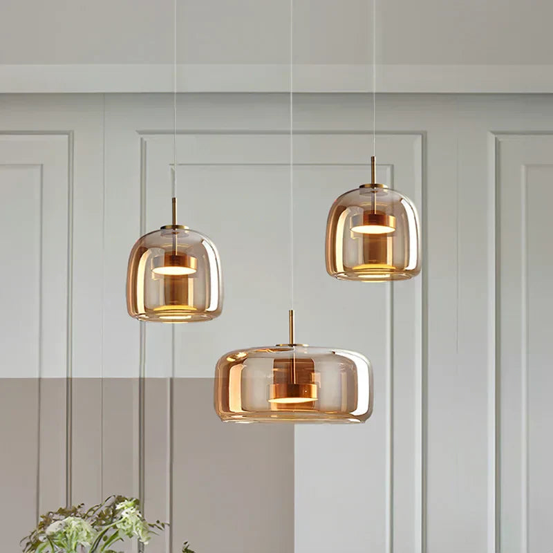 Minimalistisk pendellampe i glass - gjennomsiktig lys