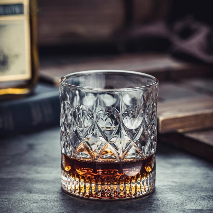 Copa de cristal para whisky, para servir con estilo y disfrutar de una cata óptima