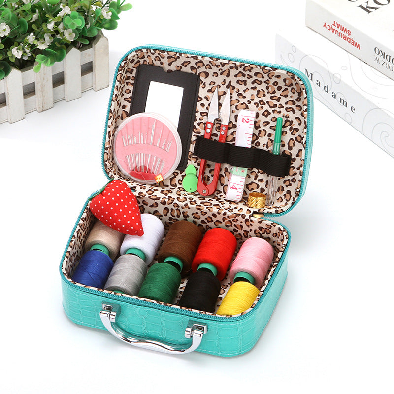 Kit de costura portátil completo en estuche de piel sintética de lujo – Compacto y práctico