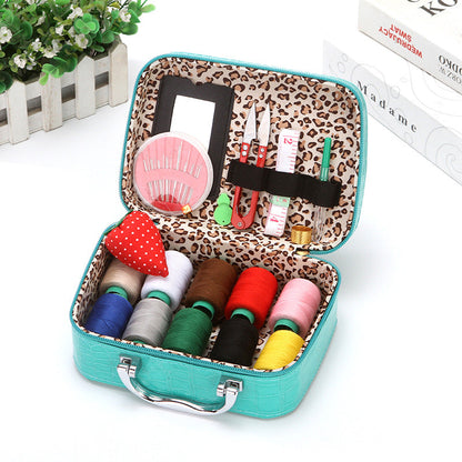 Kit de costura portátil completo en estuche de piel sintética de lujo – Compacto y práctico