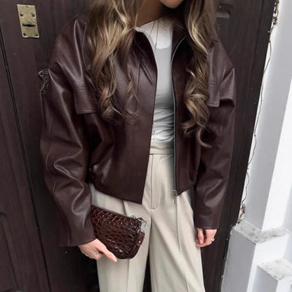 Kurze braune Lederjacke für Damen mit Reißverschluss, Taschen und Oversize-Schnitt