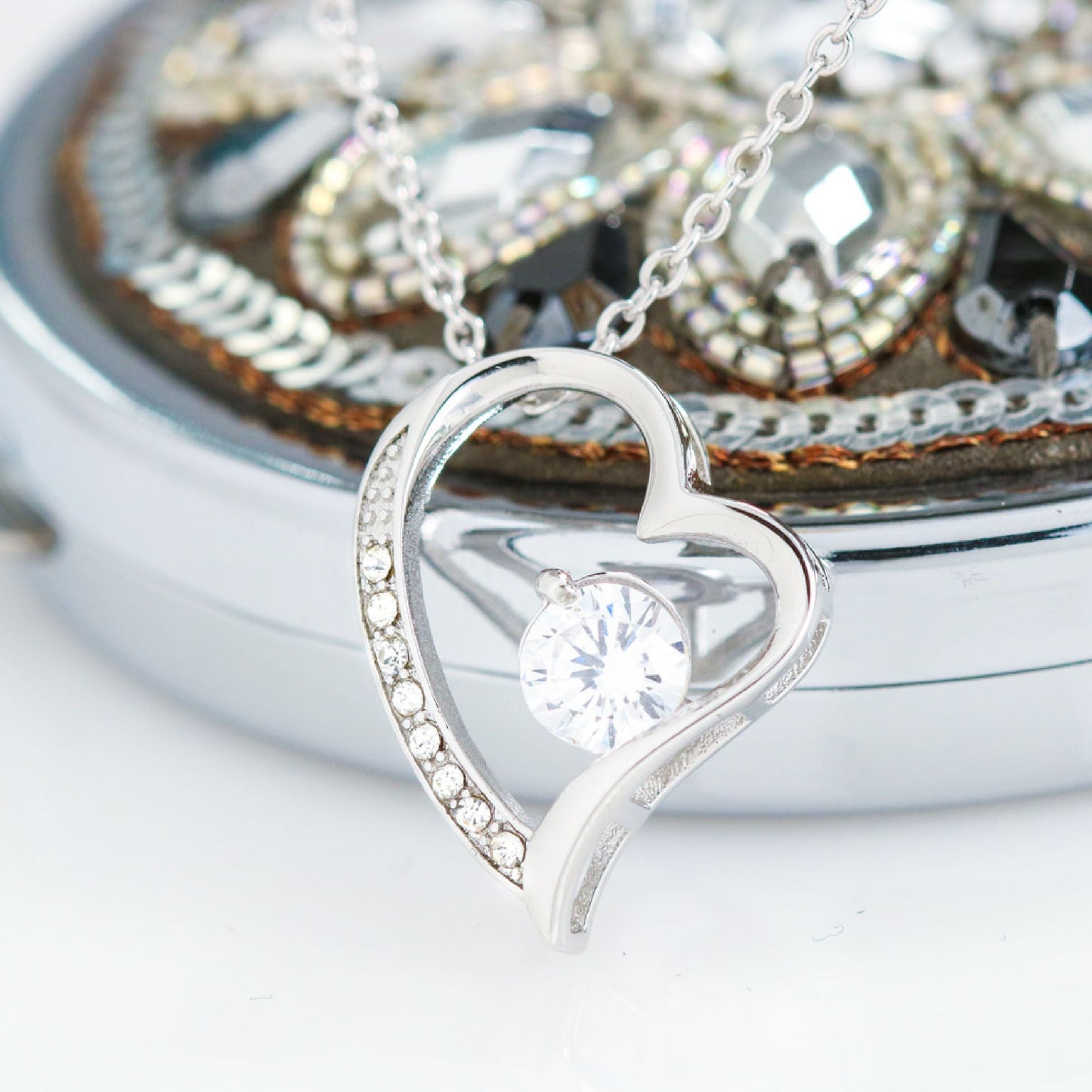 Heart-Shaped Pendant Necklace with Rhinestone Decoration