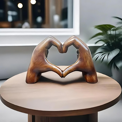 Scultura a forma di cuore: arte moderna dal tocco romantico
