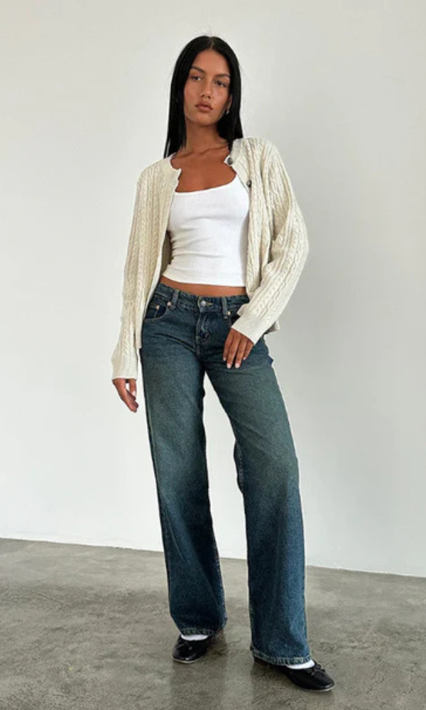 Low Rise Straight-Leg Women's Jeans with Vintage Wash