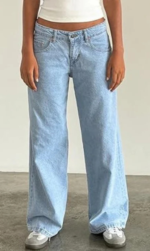 Low Rise Straight-Leg Women's Jeans with Vintage Wash