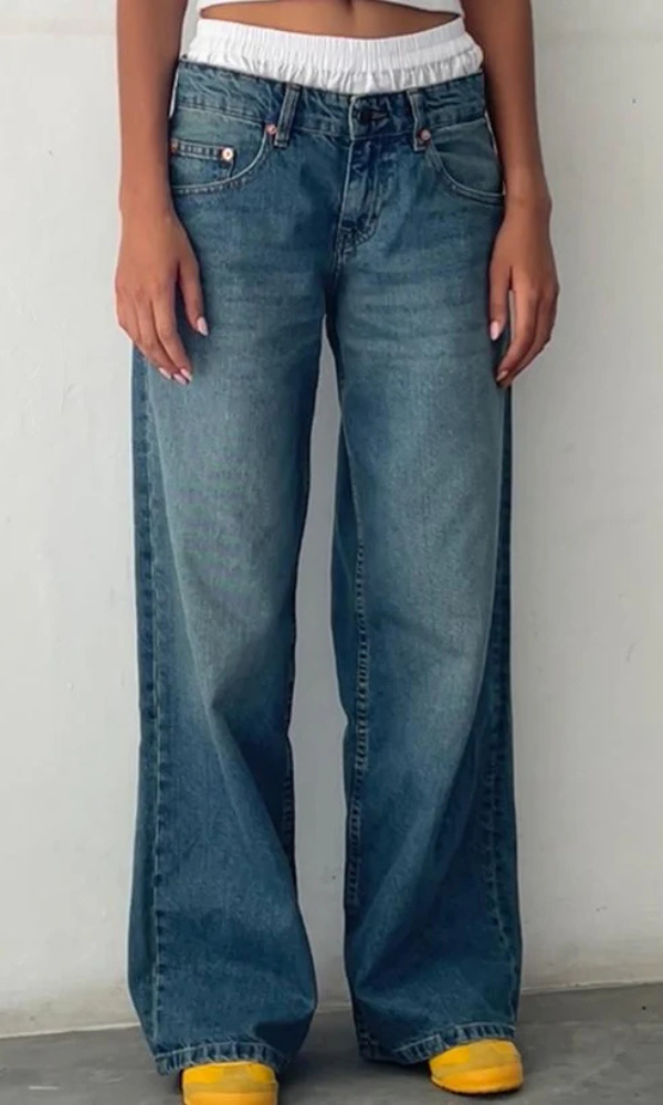 Low Rise Straight-Leg Women's Jeans with Vintage Wash