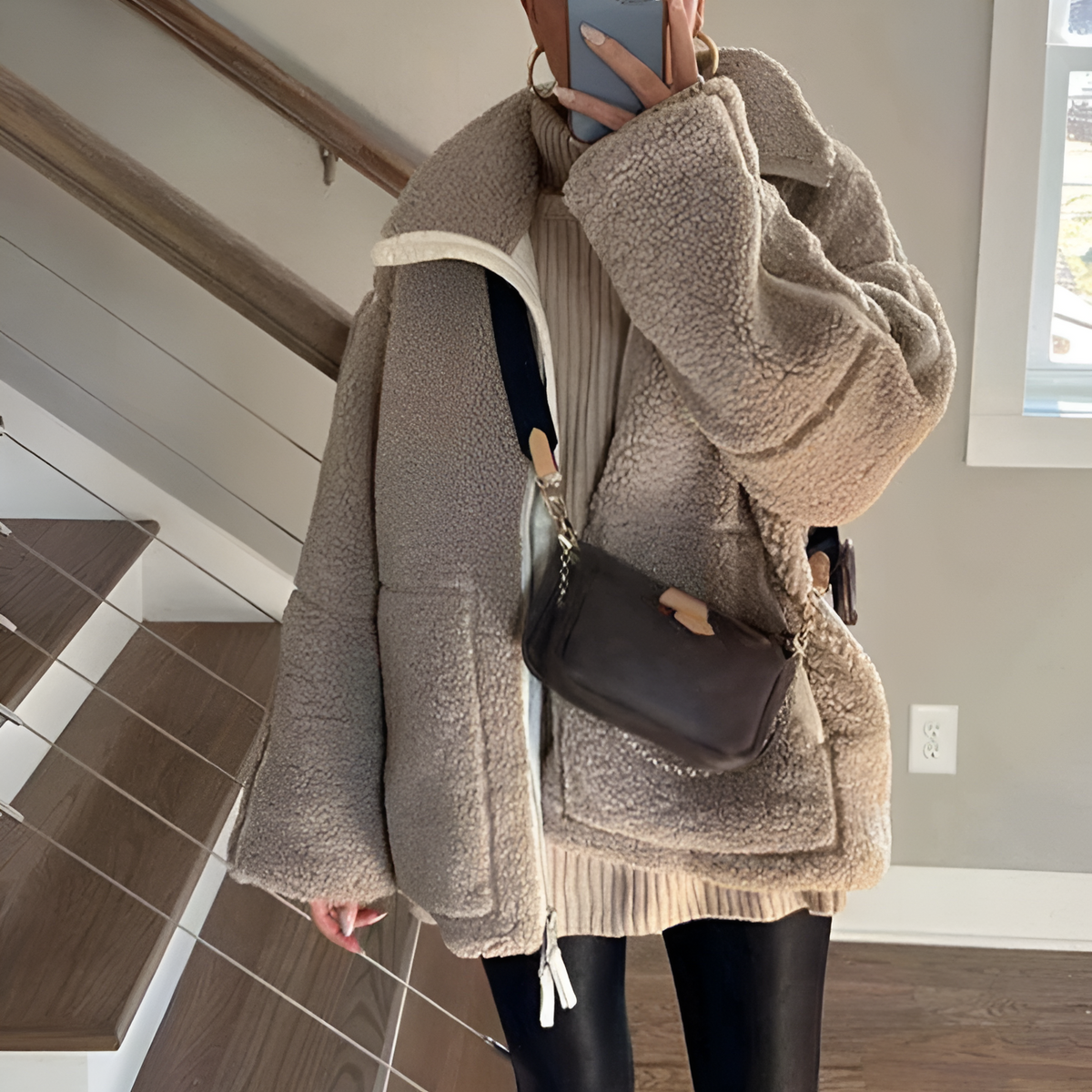 Cappotto in teddy comodo di Emma - Per giornate calde ed eleganti
